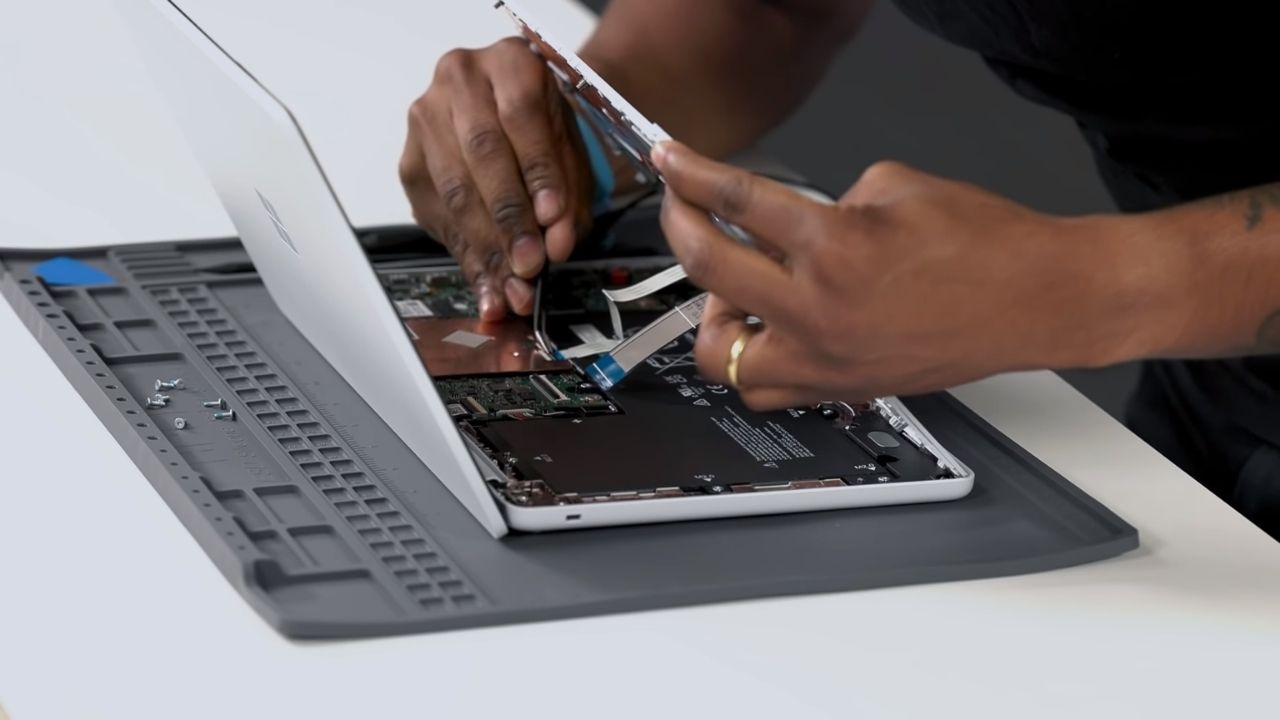 Microsoft опубликовала видеоролик с разбором и ремонтом Surface Laptop SE