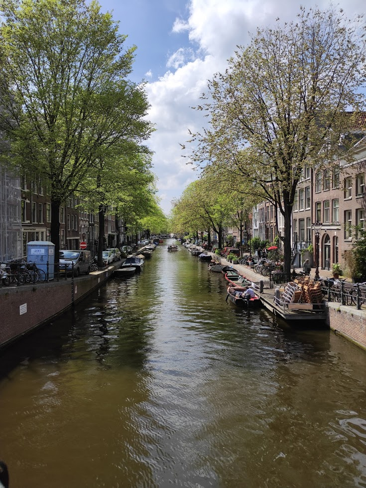 Амстердам в тёплое время года.