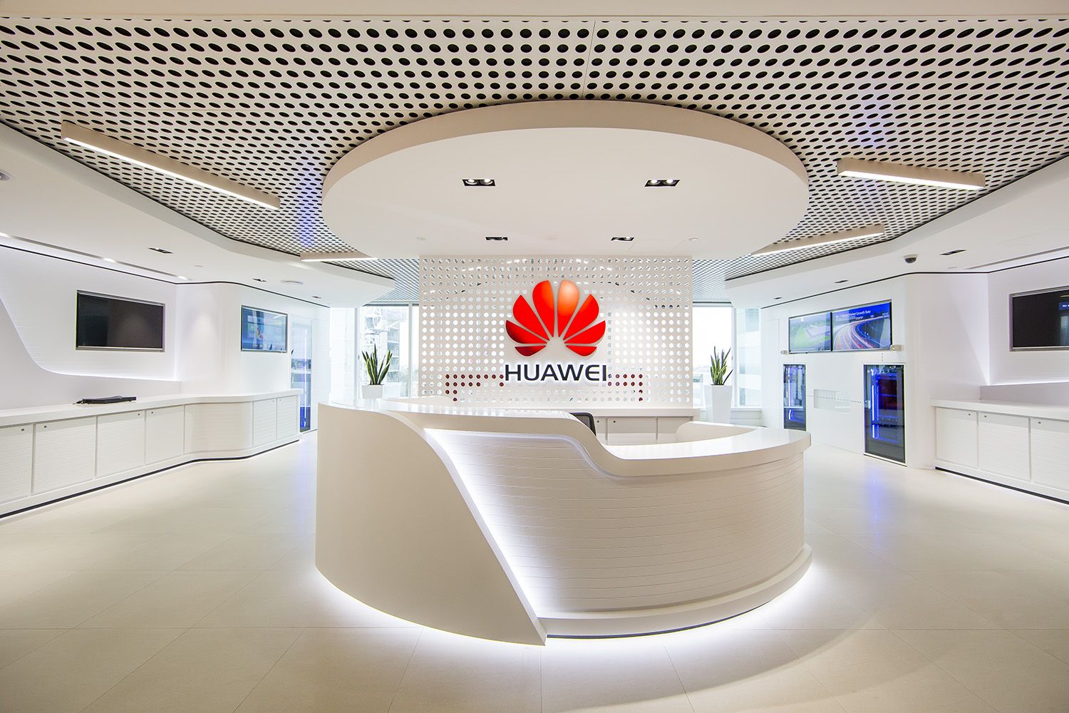 Huawei передаст лицензии на производство другим компаниям, чтобы обойти американские санкции
