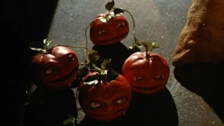 Вот как бывает в фильмах 

[Four Square Productions, 1978, кадр из фильма “Нападение помидоров-убийц”]