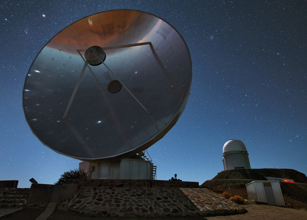 Субмиллиметровый телескоп SEST обсерватории Ла Силла. Фото: ESO/Юрий Белецкий