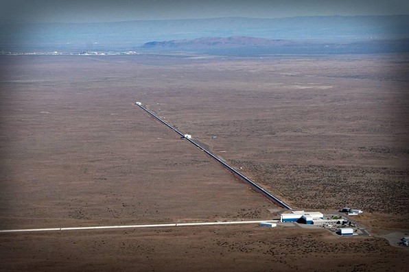 Так выглядит обсерватория LIGO, где зафиксировали гравитационные волны — инструмент для изучения Вселенной