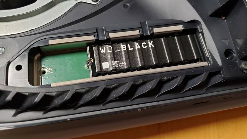 WD_BLACK SN850 с радиатором идеально подходит для установки в PlayStation 5