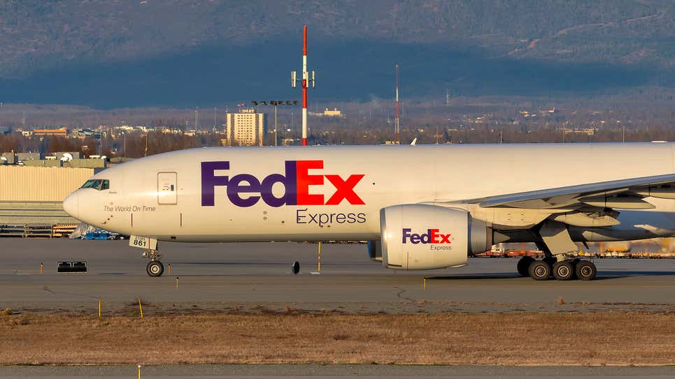 FedEx просит регулятора США разрешить установку противоракетных лазеров на свои грузовые самолеты