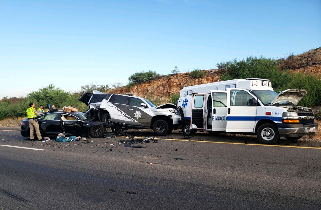 Авария с участием автомобиля Tesla, июль 2021 года / Департамент общественной безопасности штата Аризона