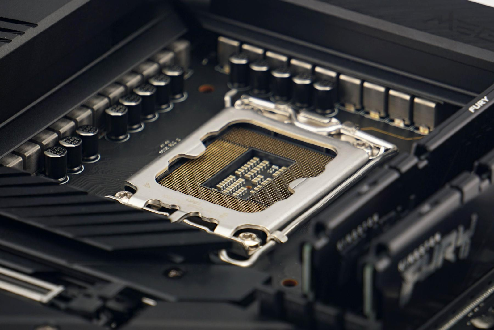LGA 1851 - новый сокет для процессоров Intel с поддержкой чипсета Z890