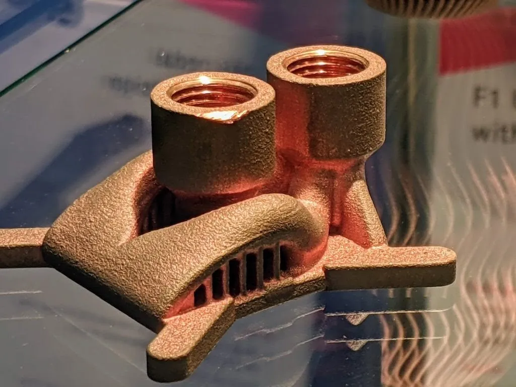 Кулер EOS из медного сплава, изготовленный на 3D-принтере, для процессора Gaming. 
Фотография Майкла Петча