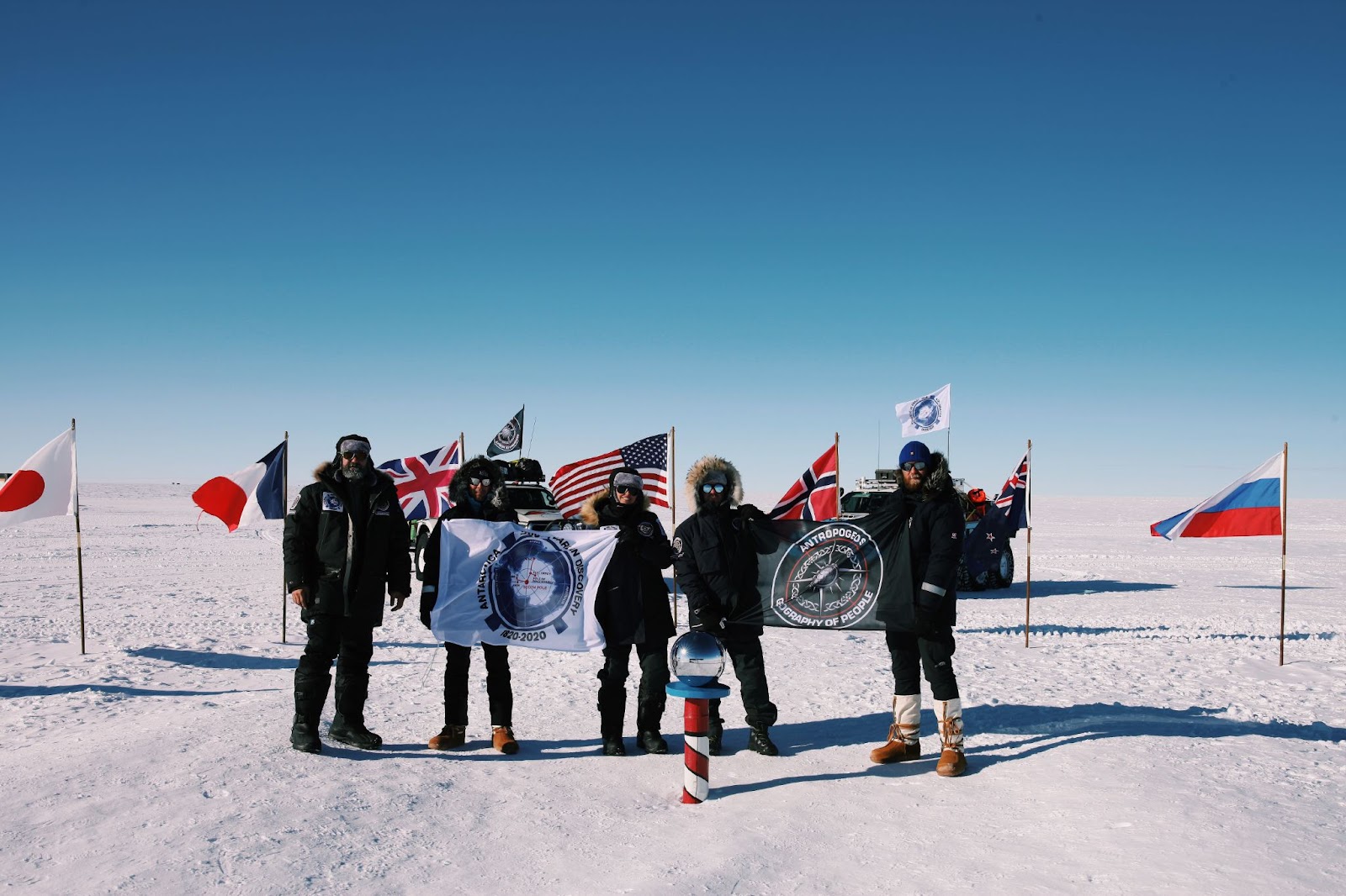 Экспедиция проекта “Антропогеос” в сезоне 2019-2020 на Южном полюсе. Руководитель экспедиции — Сардар Сардаров, главный редактор “Антропогеос”.