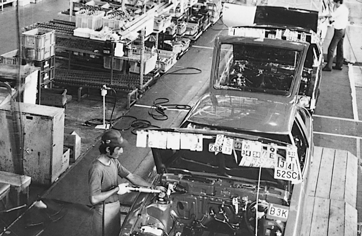 Рабочий на производстве Toyota — середина 60-х годов