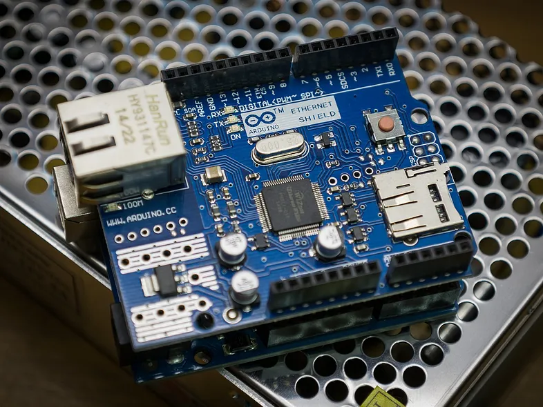 Arduino отлично подходит для изучения электроники, связанной с вычислениями