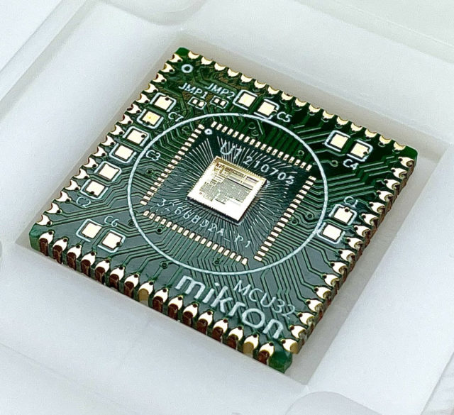 Микропроцессор MIK32, созданный АО «Микрон»