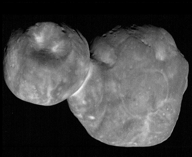 Рисунок 2. Изображение транснептуна 486958 Arrokoth (главное тело Wenu имеет размеры 21.20 × 19.90 × 9.05 km; меньшее тело Weeyo - 15.75 × 13.85 × 9.75 km [19]). New Horizons, 1 January 2019, https://www.nasa.gov/feature/new-horizons-spacecraft-returns-its-sharpest-views-of-ultima-thule). 