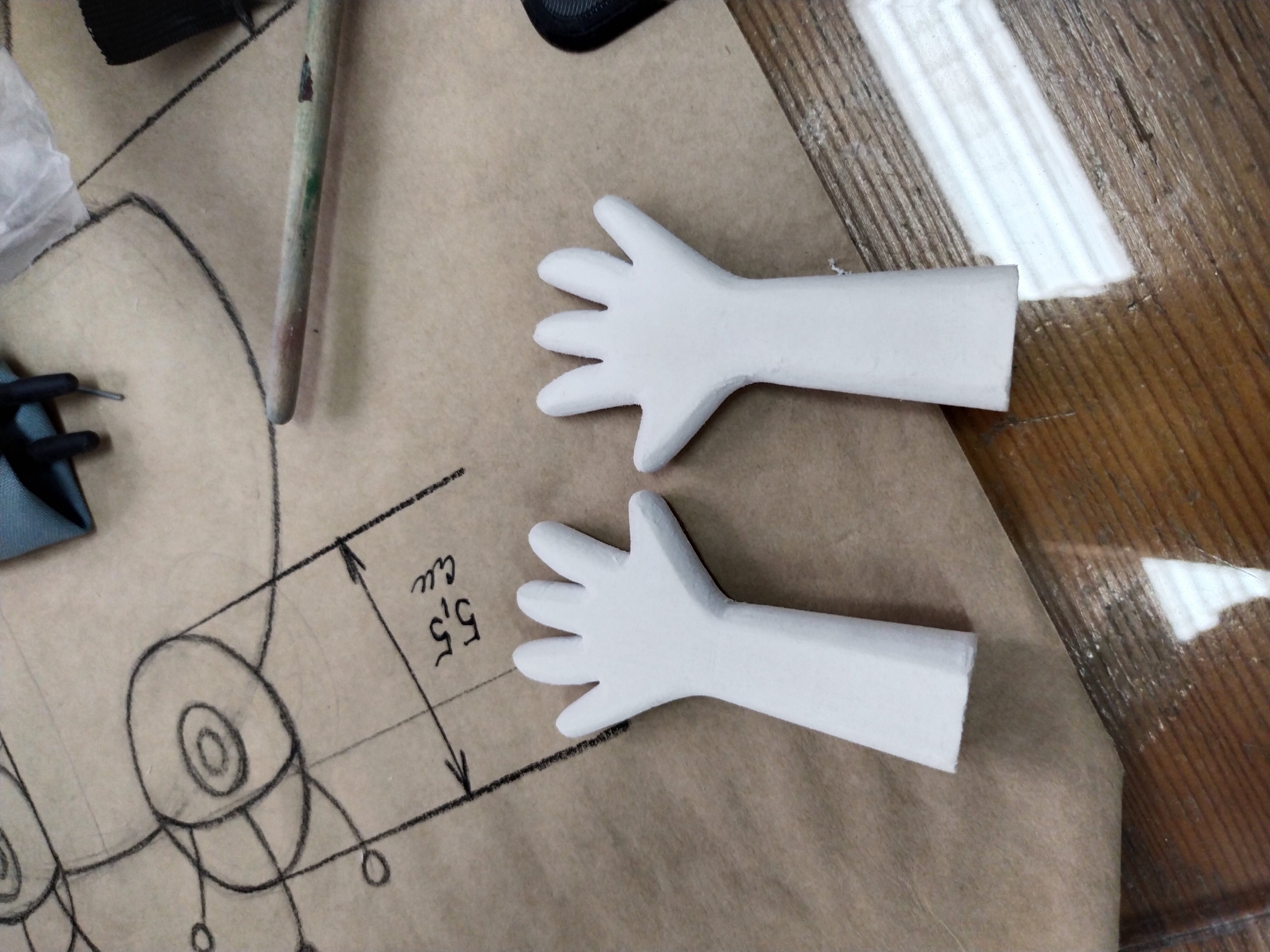 Руки театральной куклы, напечатанные на 3D-принтере