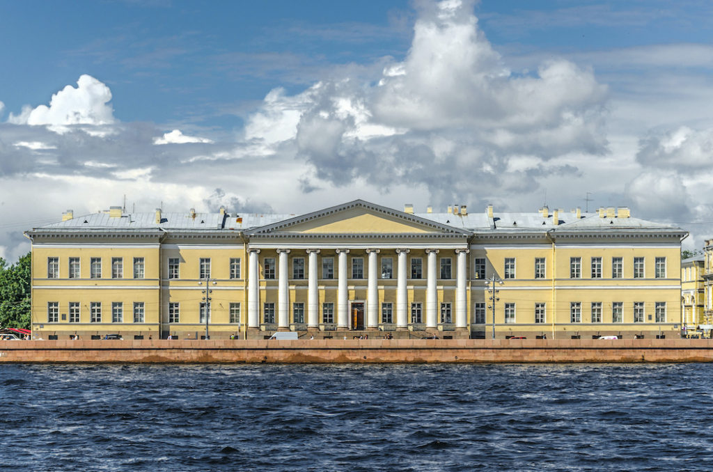 Здание Российской академии наук в Санкт-Петербурге. Академия была переведена в Москву в 1934 году