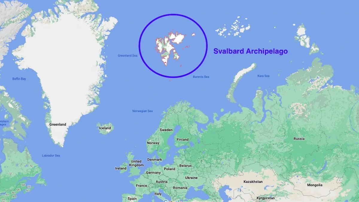 Регулярные авиарейсы на Свальбард есть только из Норвегии, столичный посёлок Лонгйир самое северное поселение с населением больше 1,000 человек на планете