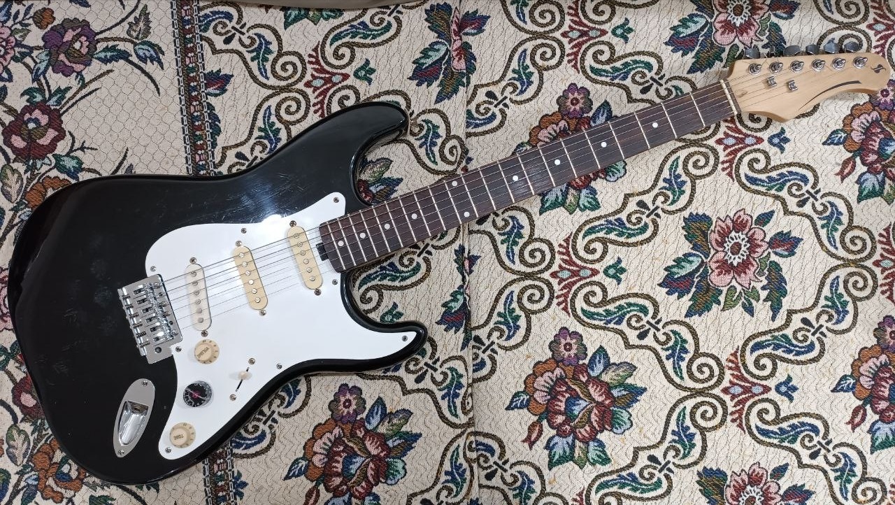 Stagg SES-30 BK — чёрная жемчужина в море дешёвых электрогитар
