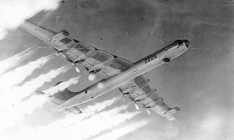 Упавшие с бомбами: аварии и катастрофы самолетов ВВС США с ядерным оружием