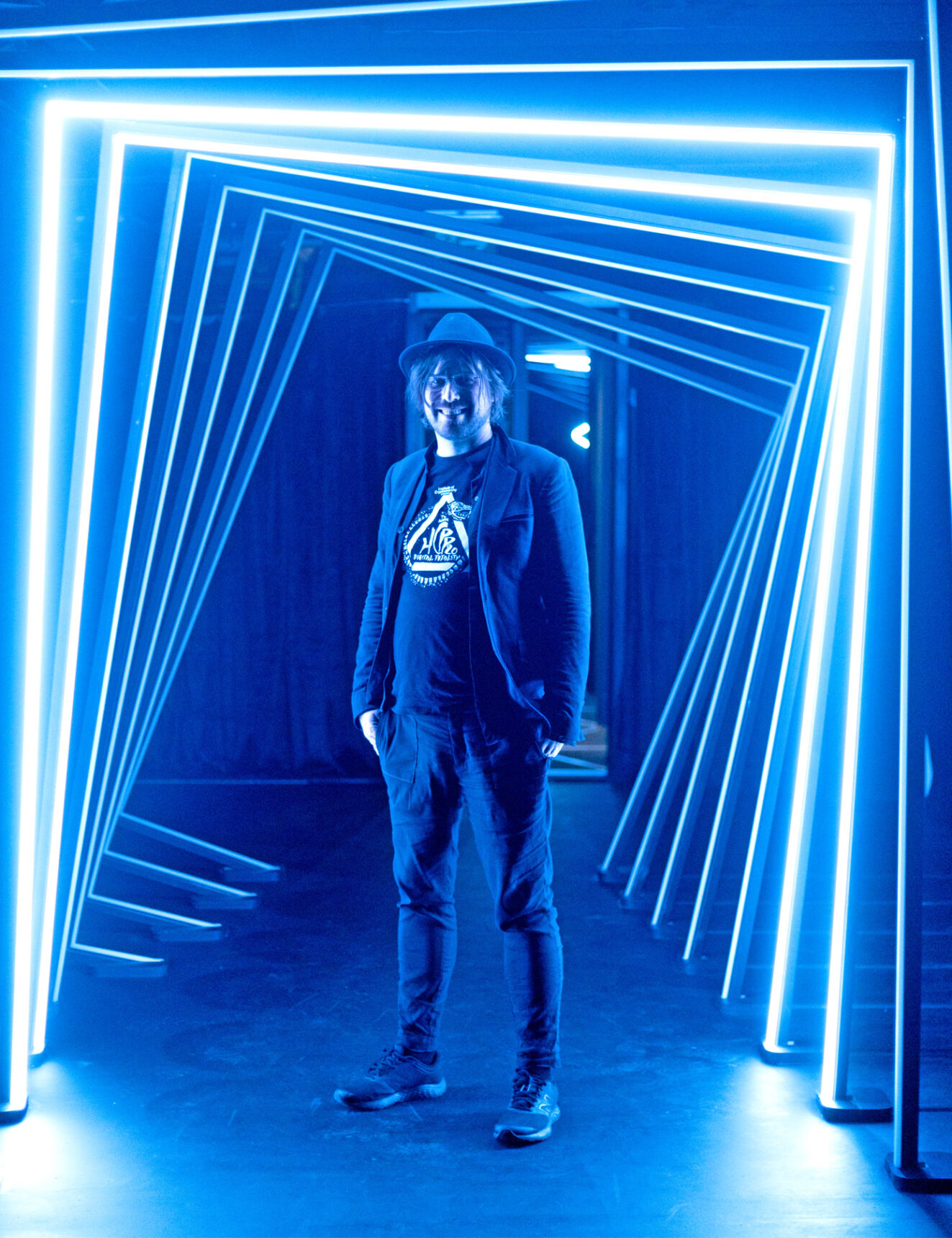 Халпин на выставке цифрового искусства Lumia в Праге. 
