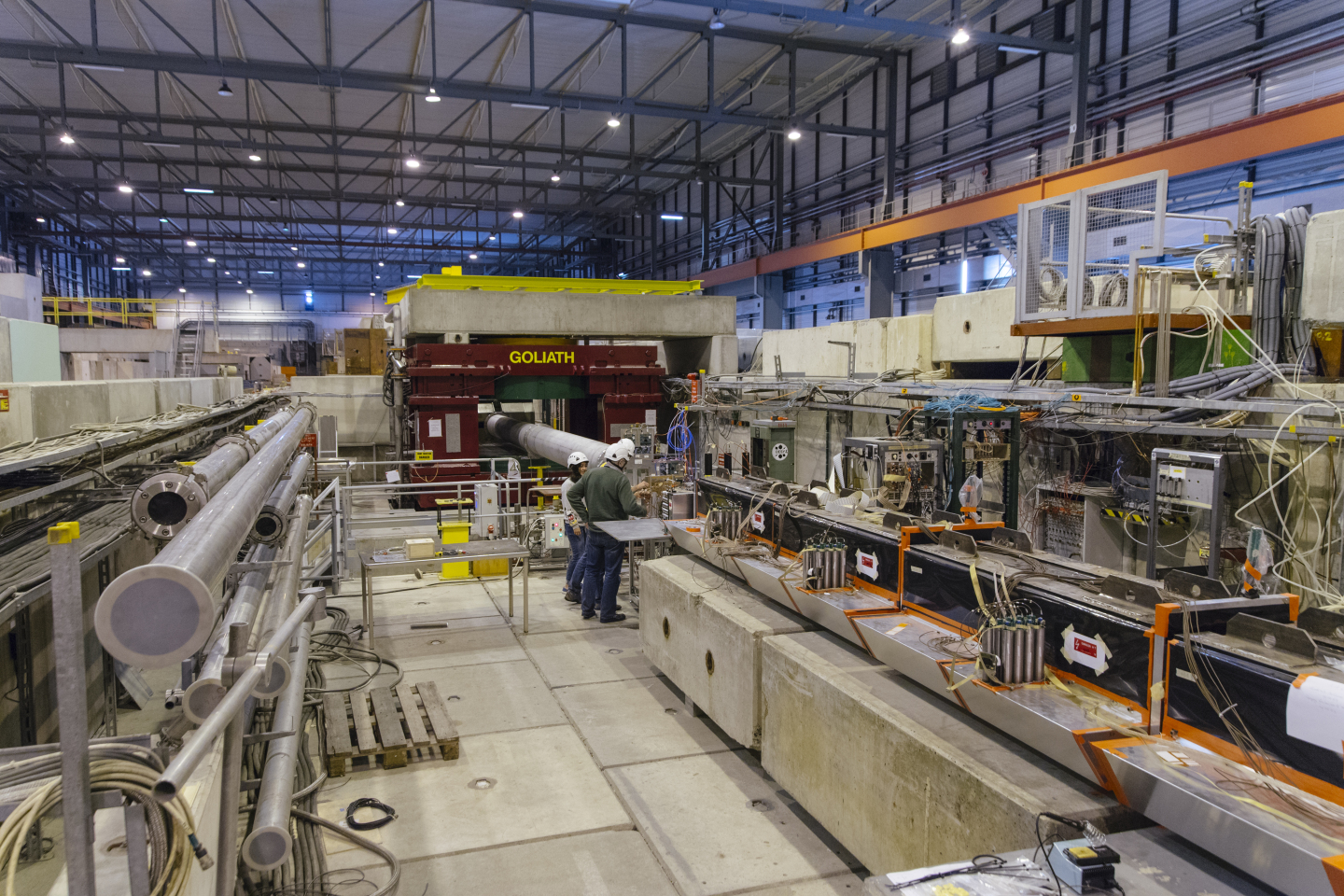 Эксперимент NA64 на CERN, проверявший гипотетический темный фотон в 2016 году. Однозначного подтверждения или опровержения найти не удалось