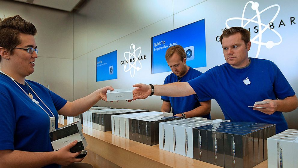 Apple выплатит сотрудникам Apple Store компенсацию за обыски