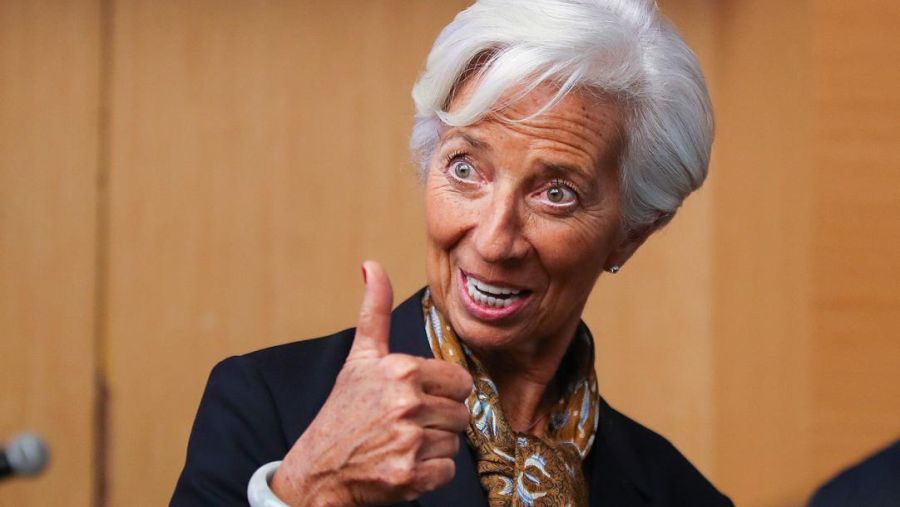 Кристин Лагард, глава Европейского ЦБ, тут улыбается как Гарольд – типа «Да, мы абсолютно точно сможем победить инфляцию без скатывания в рецессию, отвечаю!»