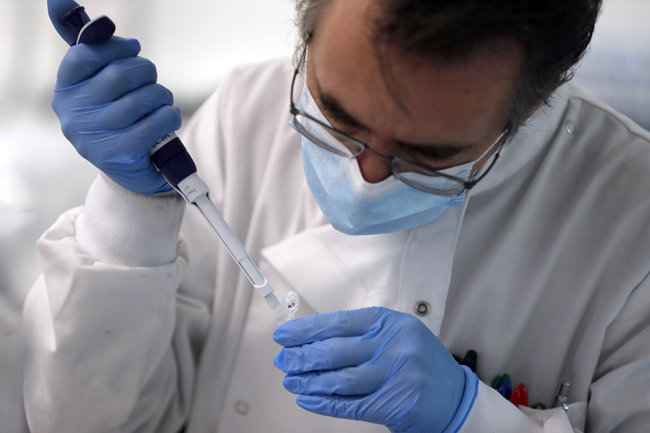Российские учёные разработали основу для препарата, блокирующего проникновение коронавируса в клетку