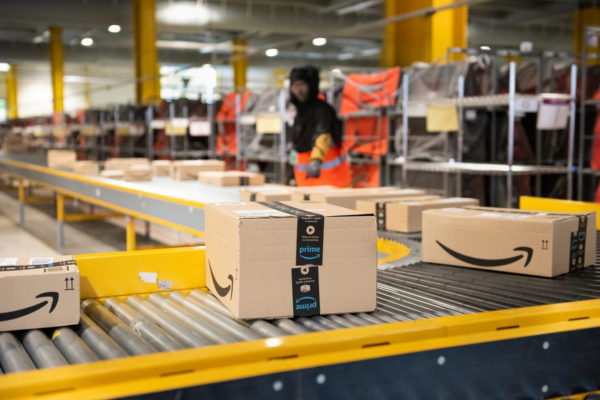 Доход Amazon от услуг впервые превысил заработанное на продажах