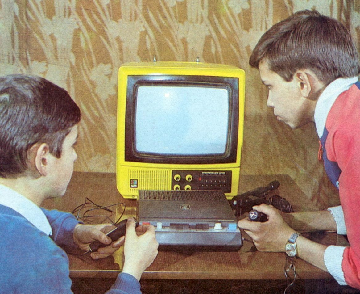 Игра про телевизор. Игровая приставка Видеоспорт СССР. Игровая приставка «электроника Видеоспорт-3». 1988 г.. Телевизионная приставка электроника 1980. Денди игровая приставка 80х.
