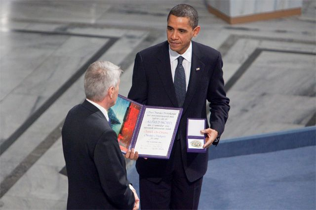 Барак Обама на церемонии вручения Нобелевской премии мира в Ратуше Осло