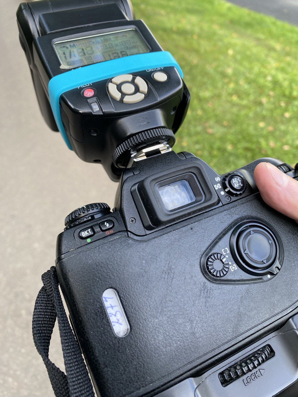 Nikon F80 — почти профессиональная плёночная камера за немного