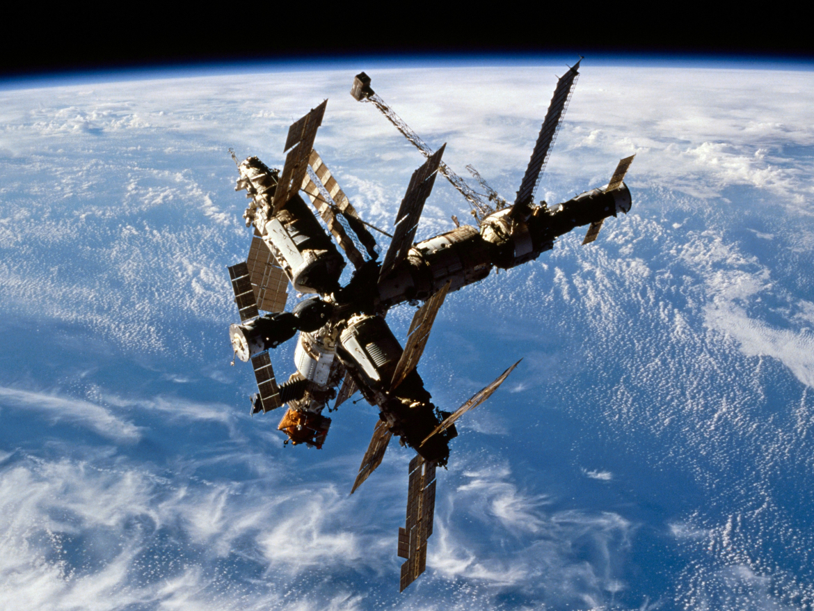 Фотография «Мира», вид с космического корабля «Атлантис» STS-74 - НАСА