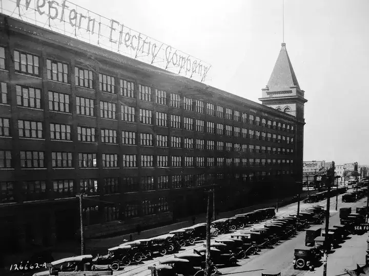 Фабрика «Вестер Электрик» в городе Хоторн, Калифорния (1924 год)