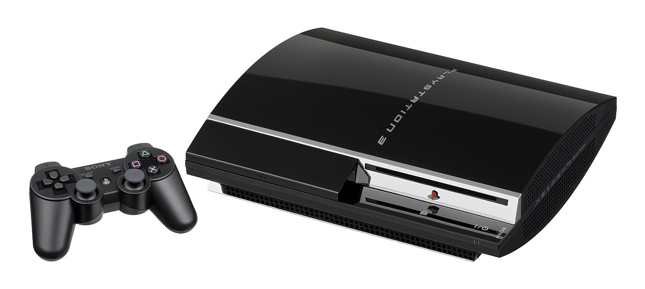Оригинальная PlayStation 3 или PS3, выпущенная в 11.11.2006 в Японии, в 17.11.2006 в Америке и в 23/03/2007 в Европе