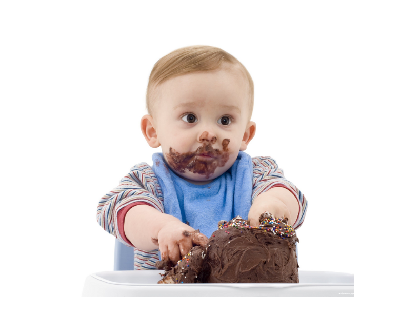 Пятна от шоколада. Малыш испачкался в шоколаде. Дети испачканные в шоколаде. Ребенок в шоколадной пасте.
