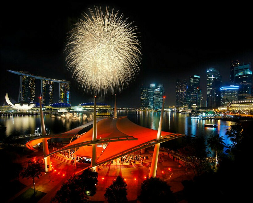 Огненный шар над Сингапуром