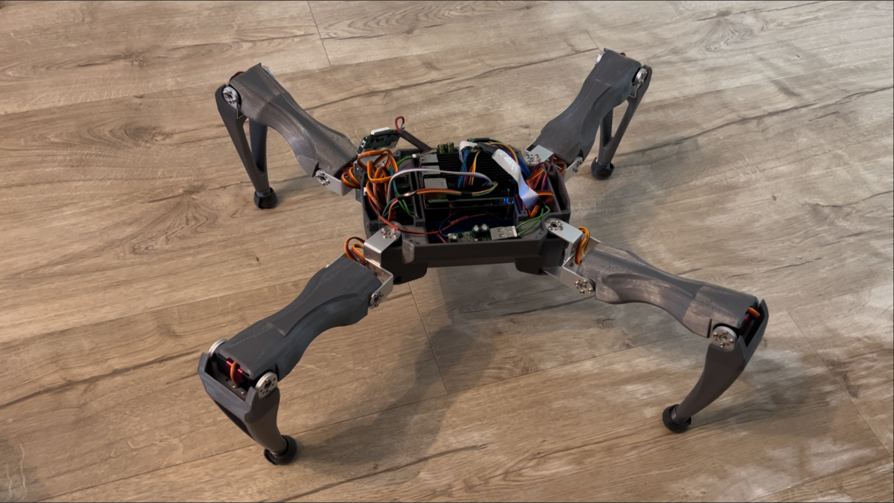 Шагающий робот - корпус распечатан на 3Д принтере