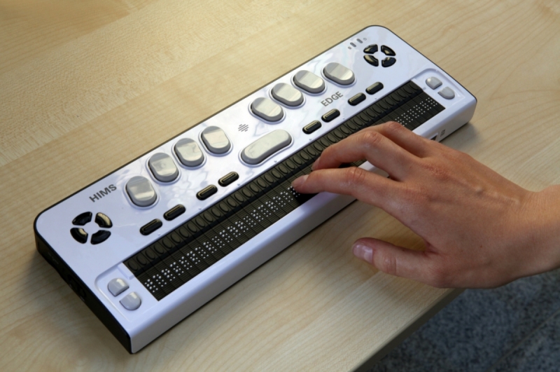 Дисплей Брайля. Источник: http://com-v.ru/tiflomarket/braille-edge-40/90_m_bild1_brailleedge/
