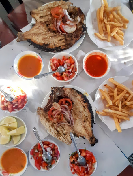 Рыбный рынок в Агадире, такой обед стоил около 15-20 евро