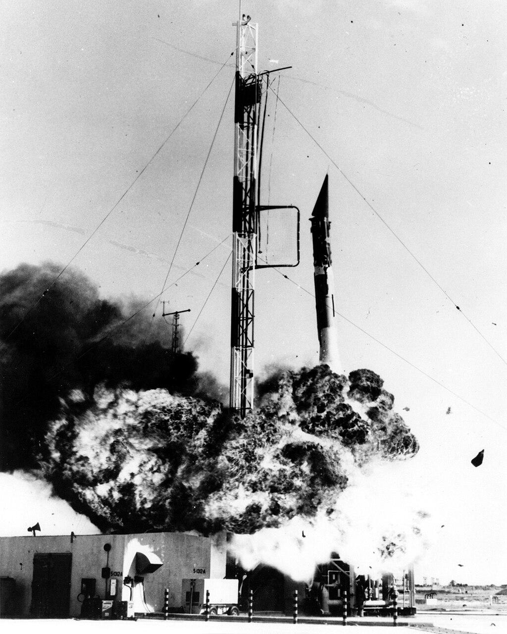 Крушение ракеты «Авангард», которая должна была вывести первый американский спутник Авангард TV3 на орбиту