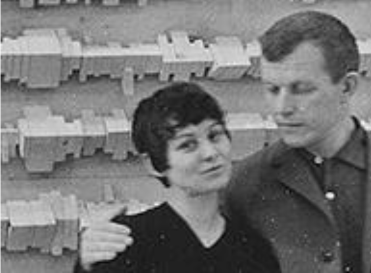 В 1950 знакомится со своей первой женой Хальской (Алиной) Пекарчик 