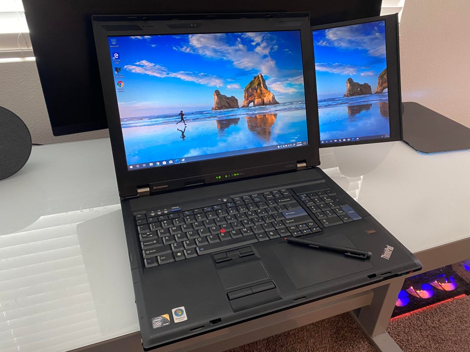 Lenovo ThinkPad W700ds. Изображение опубликовано u/BeansNG .