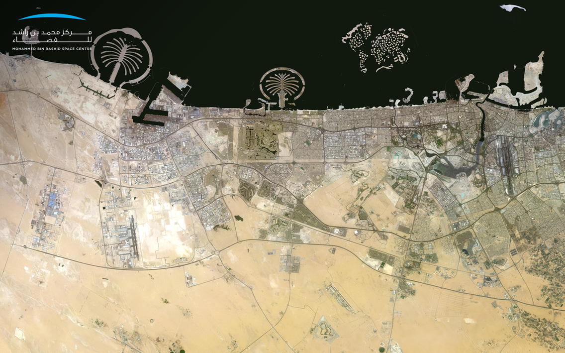 Фото береговой линии Дубая, сделанное спутником KhalifaSat. Источник: MBRSC