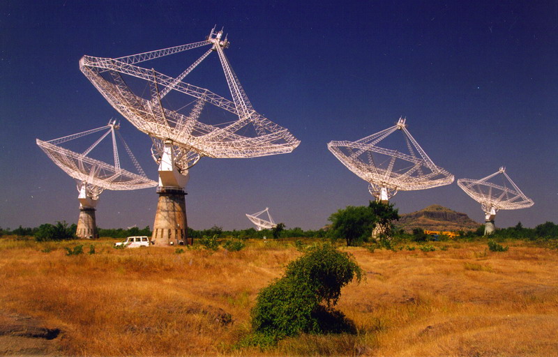 Гигантский метроволновый радио-телескоп (Giant Metrewave Radio Telescope, GMRT)