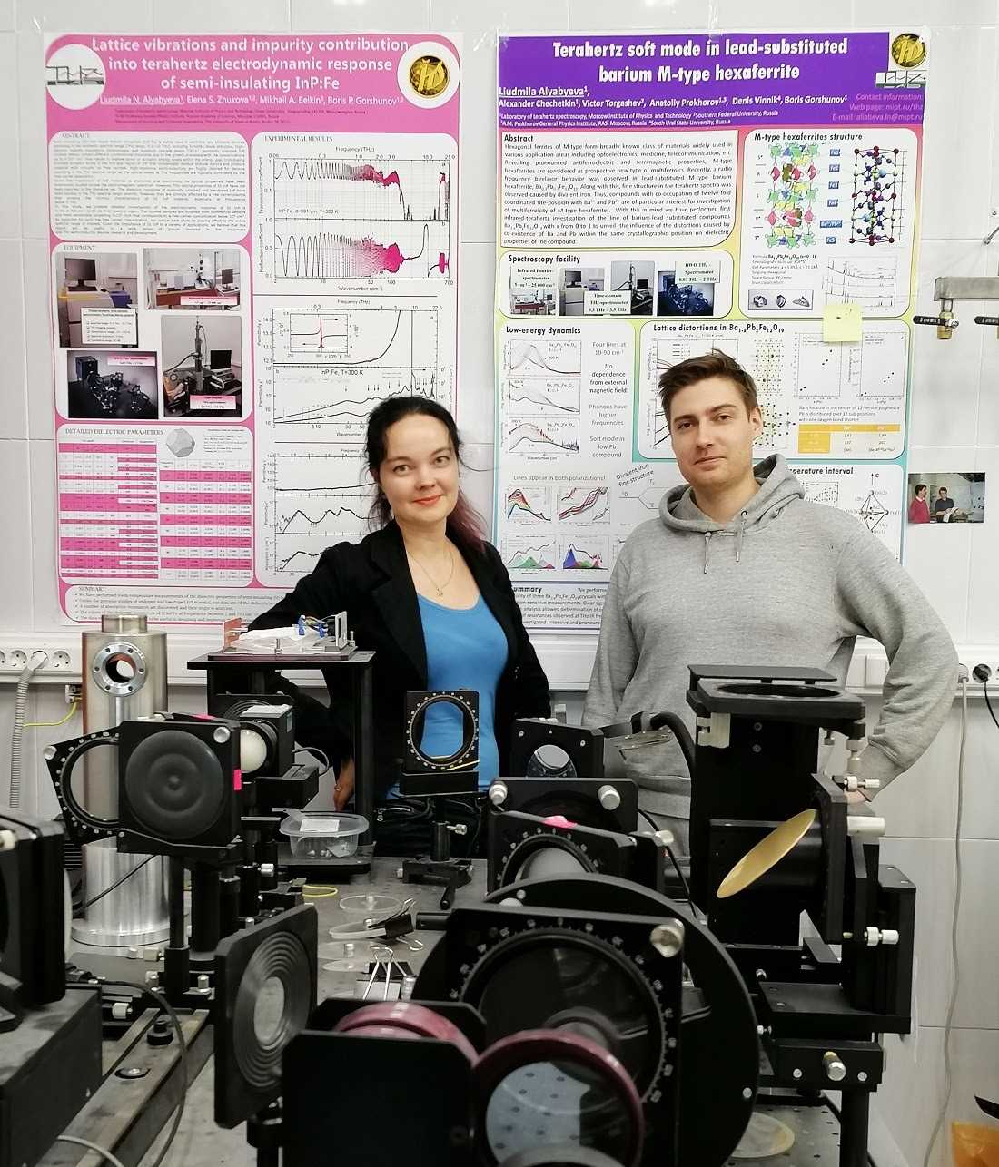 Авторы эксперимента Людмила Алябьева и Евгений Горбачев в лаборатории терагерцовой спектроскопии МФТИ