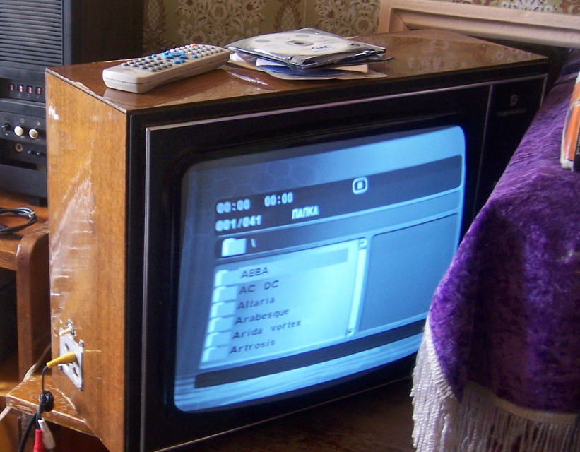 Рис. 7. DVD-плеер, подключенный к ламповому ч/б ТВ через выход Y.