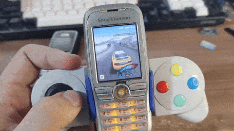 V-Rally — одна из игр на движке Abyss Engine от Fishlabs. На нём же потом сделали Galaxy on Fire и Deep3D, и это один из немногих примеров использования абстракций в Java-играх.