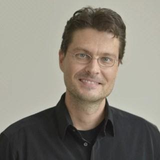 Питер Робин Хизингер, профессор нейробиологии Свободного университета Берлина (Freie Universität Berlin), автор книги The Self-Assembling Brain