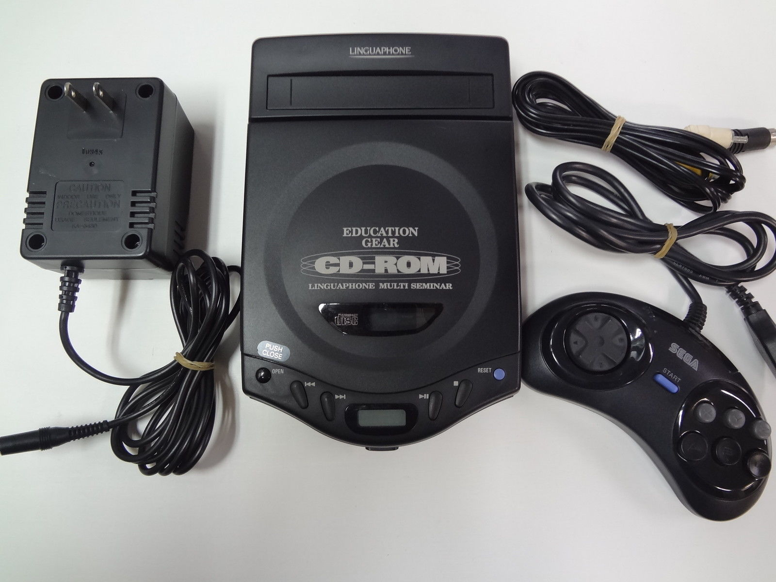 Японская версия Sega Multi-Mega — игровая консоль «для учебы»