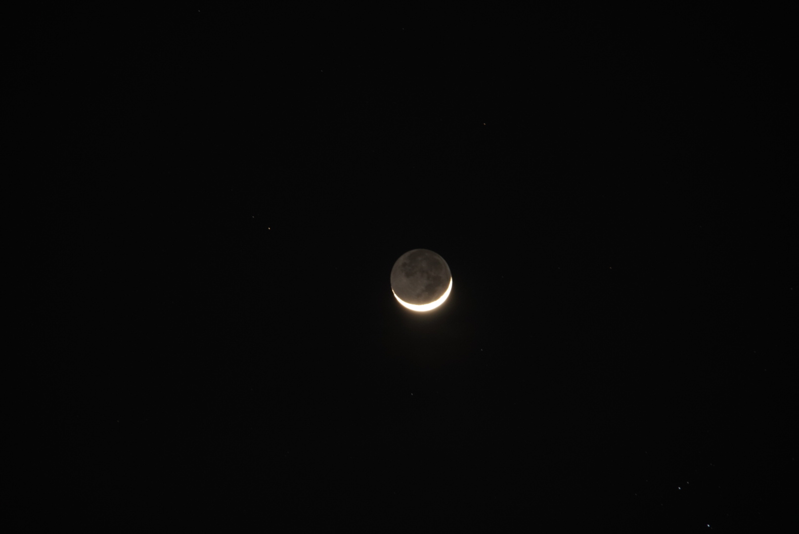 Пепельный свет Луны, необрезанный кадр.
