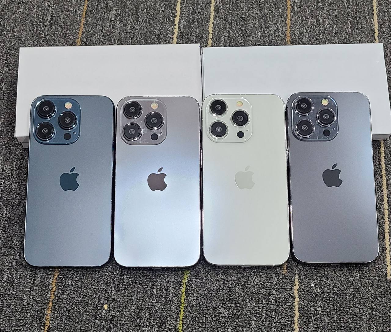 Сонни Диксон поделился фотографиями макетов iPhone 15 Pro, максимально приближенными к настоящим цветам